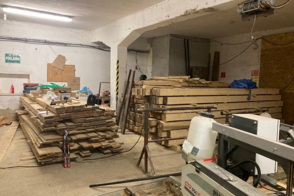 Ilustračný obrázok k článku Ukrajinci a Bielorus dostali za nelegálnu výrobu cigariet v Záborskom podmienku