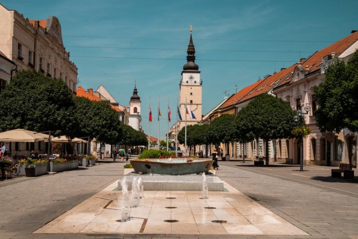 Ilustračný obrázok k článku Kráľovskú fontánu v Trnave nahradí nová: Do súťaže prišlo vyše TRIDSAŤ návrhov