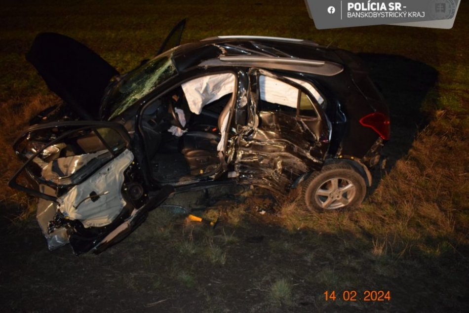 Ilustračný obrázok k článku DESIVÁ nehoda na križovatke: ŤAŽKO zranených museli vyslobodzovať hasiči, FOTO