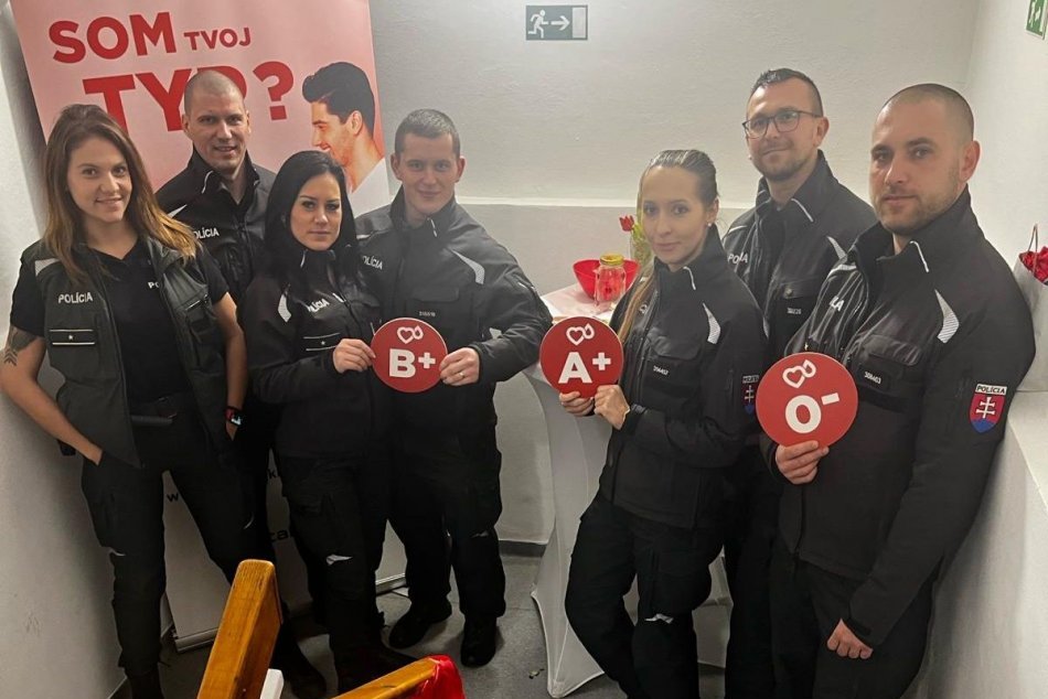 Ilustračný obrázok k článku Ženy aj muži v UNIFORMÁCH išli príkladom: Aby pomohli, DAROVALI svoju krv, FOTO