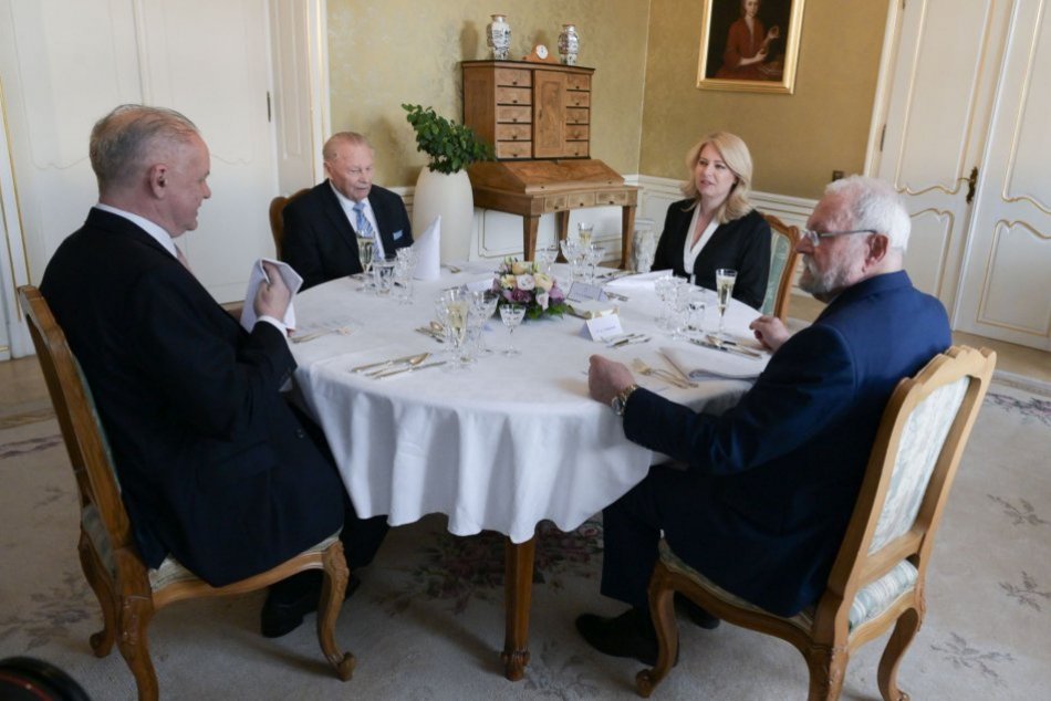 Ilustračný obrázok k článku Čaputová pozvala exprezidentov na tradičný obed: Aké MENU dostal Schuster, Gašparovič a Kiska?