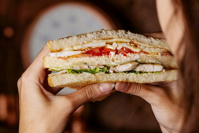 Ilustračný obrázok k článku Gabriela pri upratovaní firmy dojedla NAHRYZNUTÝ sendvič: Dostala VYHADZOV!