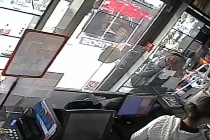 Ilustračný obrázok k článku Nepoznáte ju? Polícia zverejnila video z košickej trafiky, chce hodiť reč s TOUTO zákazníčkou