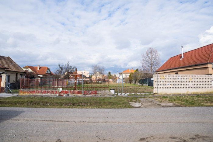 Ilustračný obrázok k článku Pamätník vo Veľkej Mači chcú začať stavať tento rok: Brána je uložená v múzeu