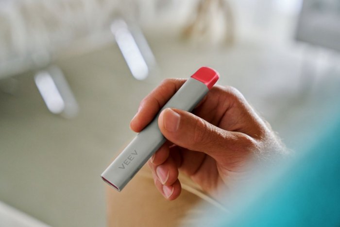 Ilustračný obrázok k článku Páni, pripravte sa na novú éru. Prináša bezdymové novinky VEEV ONE a VEEV NOW