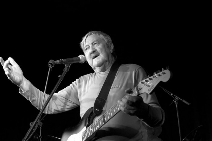 Ilustračný obrázok k článku Zomrel legendárny hudobník: Patril medzi najvýznamnejšie osobnosti bigbítovej generácie