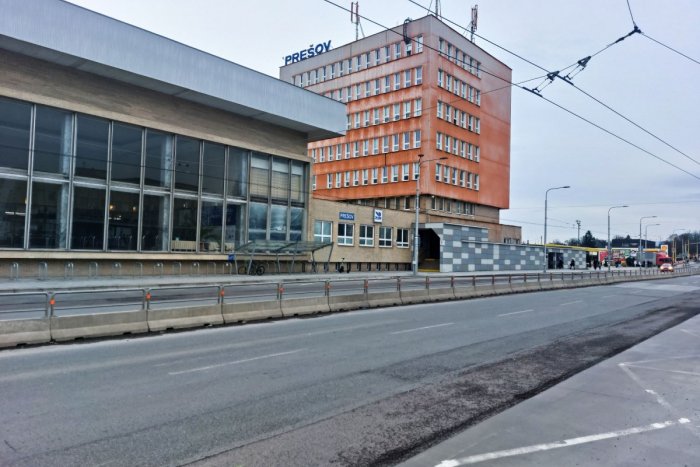 Ilustračný obrázok k článku Začala sa rekonštrukcia predstaničného priestoru: Všetky práce majú skončiť až v auguste