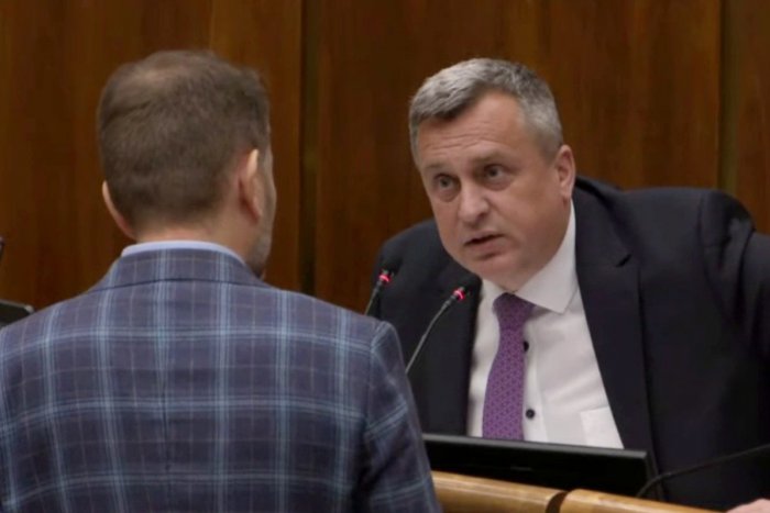 Ilustračný obrázok k článku Danko s Matovičom si skočili do vlasov: Dochádza ti tabletka? Ty si normálne MEŠUGE!