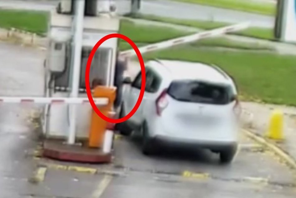 Ilustračný obrázok k článku Nechcelo sa mu platiť? Marek vystúpil a pri východe z parkoviska ZNIČIL rampu! VIDEO