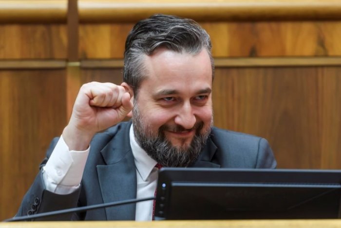 Ilustračný obrázok k článku Blaha privítal televízny štáb z Ruska: Jeho upratovacie VIDEO sa tam stalo HITOM