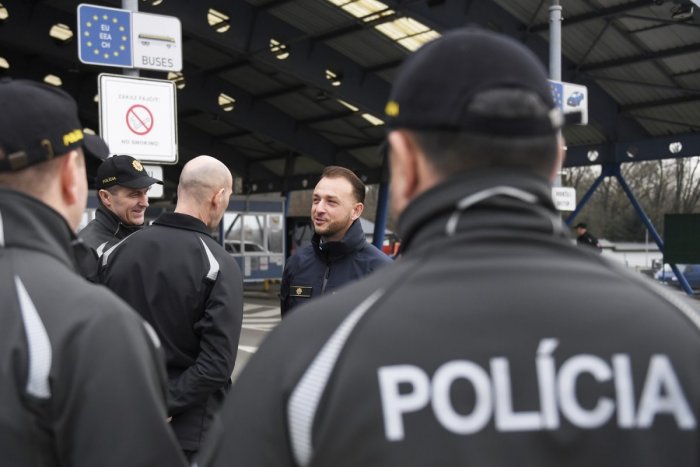 Ilustračný obrázok k článku Zmeny na východnej hranici: Strážiť ju budú bezpilotné lietadlá, pečiatkovanie pasov SKONČÍ!