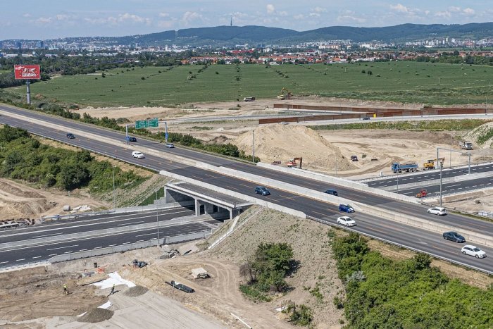 Ilustračný obrázok k článku Vodiči, obrňte sa trpezlivosťou! Pre budovanie križovatky D1/D4 treba počítať s obmedzeniami