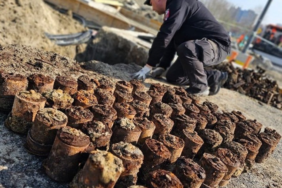 Ilustračný obrázok k článku Nevybuchnutá vojenská munícia: Za tri dni v Petržalke objavili takmer 1 100 mín!