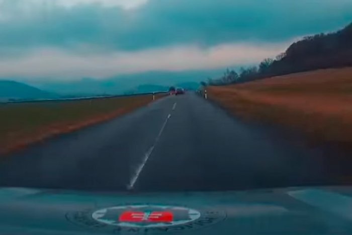 Ilustračný obrázok k článku HAZARDÉR za volantom: Policajti natočili vodiča v PROTISMERE, dôvod ŠOKUJE, VIDEO