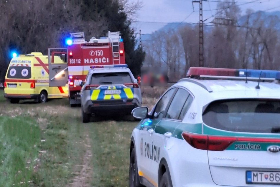 Ilustračný obrázok k článku Obrovské NEŠŤASTIE: Pred prichádzajúci vlak sa mala postaviť žena s DIEŤAŤOM v náručí!