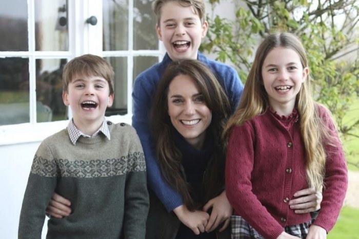 Ilustračný obrázok k článku Palác zverejnil prvú fotku princeznej Kate od jej operácie