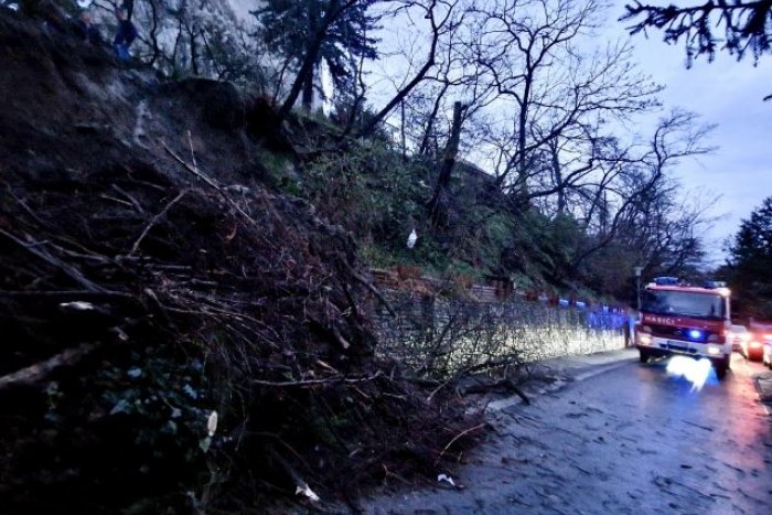 Ilustračný obrázok k článku V Starom Meste sa cez týždeň zosunula časť svahu: Príčinu zatiaľ nepoznajú