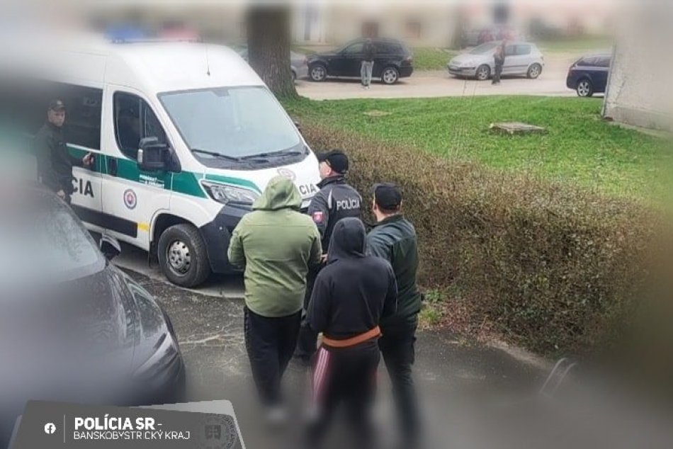 Ilustračný obrázok k článku Polícia po BRUTÁLNEJ bitke rázne zakročila: Trojica ÚTOČNÍKOV skončila za mrežami, FOTO