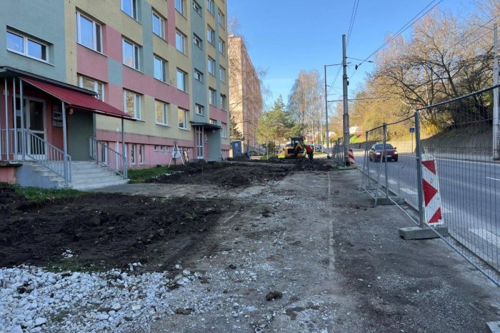 Ilustračný obrázok k článku V meste odštartovala VÝSTAVBA: Bystričania dostanú nové PARKOVISKO aj CHODNÍK