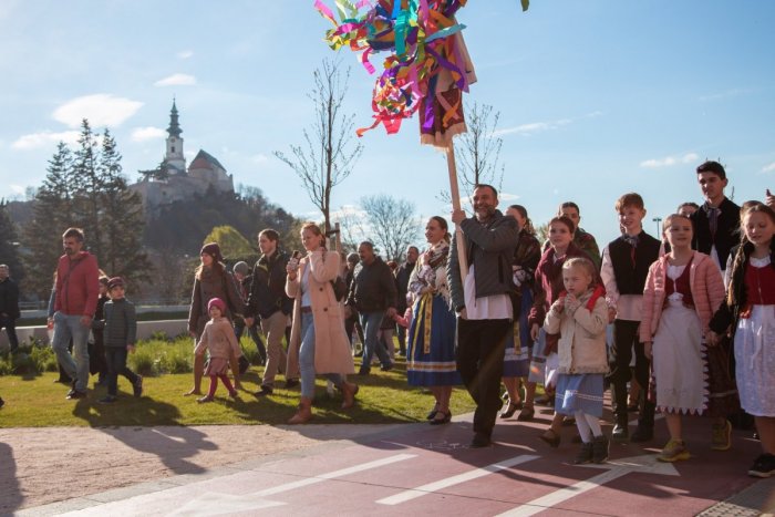 Ilustračný obrázok k článku V Nitre oslávime Sviatky jari: Chýbať nebude ani obľúbený SPRIEVOD s Morenou
