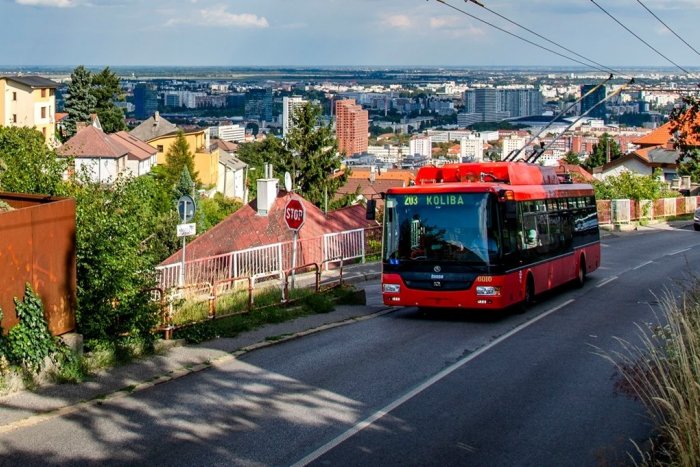 Ilustračný obrázok k článku Do turistických lokalít POHODLNEJŠIE: DPB obnoví a posilní premávku sezónnych liniek