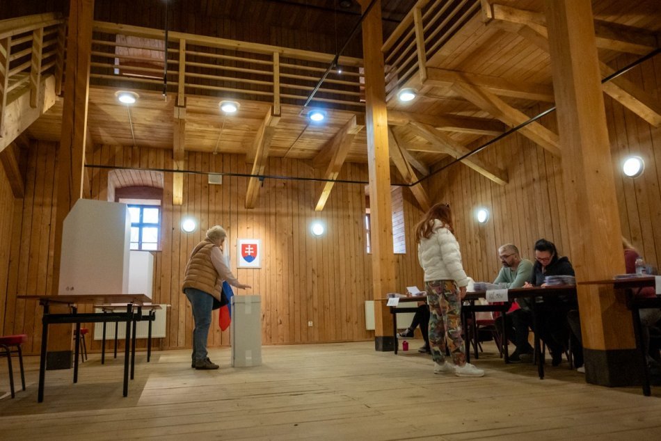 Ilustračný obrázok k článku Najkrajšie priestory pre voľby? Solivarčania dávali hlas prezidentovi v budove múzea, FOTO