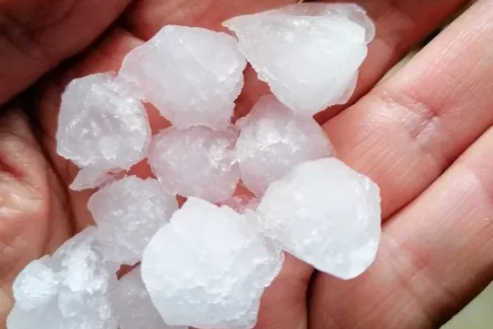 Ilustračný obrázok k článku Najskôr slnko, potom ľadová sprcha: Východom Slovenska sa prehnalo KRUPOBITIE, FOTO