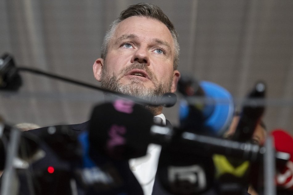 Ilustračný obrázok k článku Slováci majú len dve možnosti, odkázal Pellegrini: Medzi sebou a Korčokom vidí obrovské rozdiely