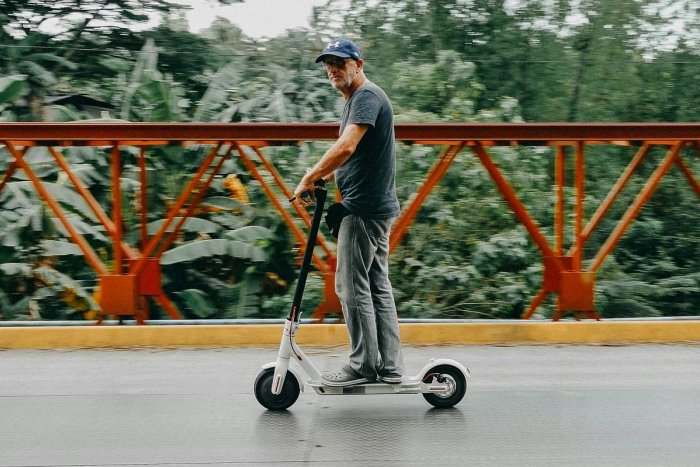 Ilustračný obrázok k článku Blíži sa POVINNÉ poistenie pre e-kolobežky: Nebude sa však týkať všetkých
