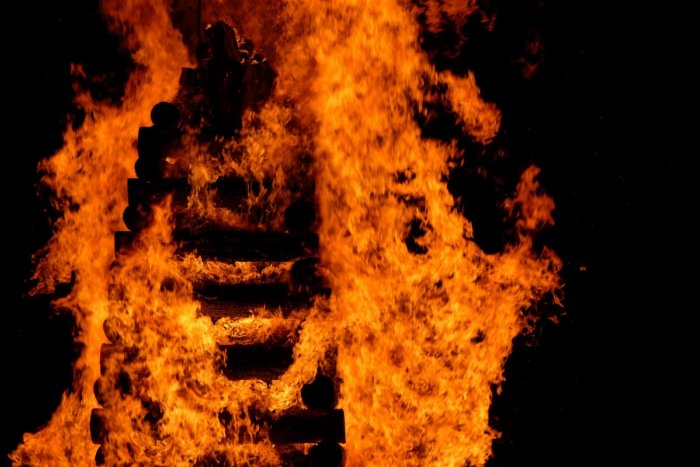 Ilustračný obrázok k článku BRUTÁLNY prípad z východného Slovenska! Do založeného ohniska niekto SOTIL malého chlapca