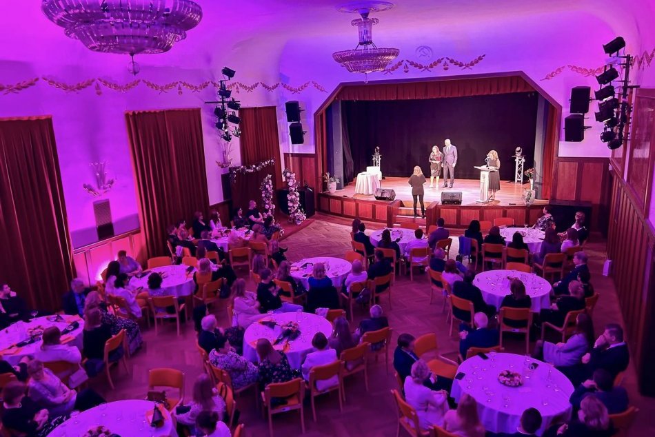 Ilustračný obrázok k článku Bystrica OCENILA desiatky riaditeľov: Komu sa ušlo MIMORIADNEJ pocty? FOTO