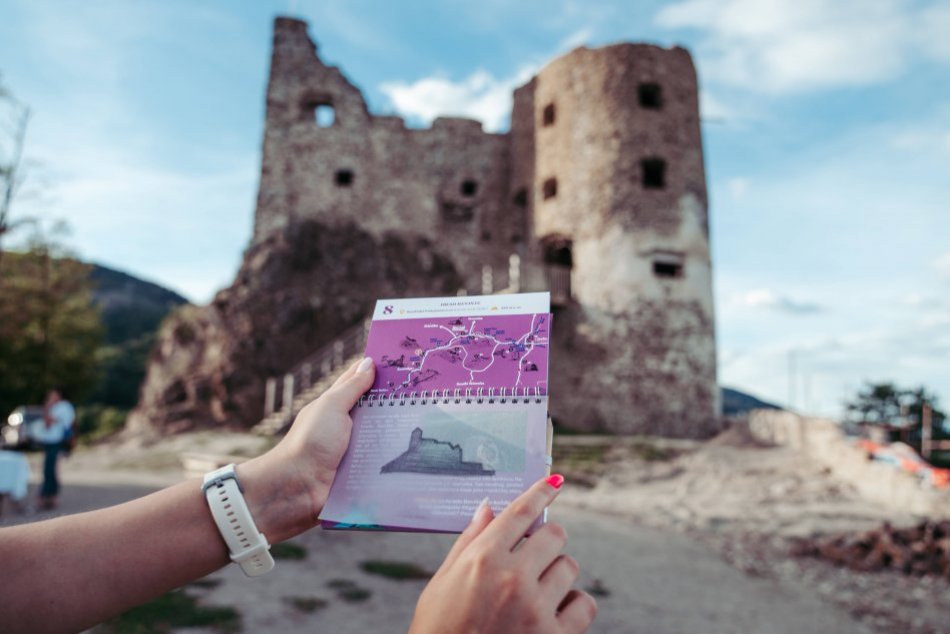 Ilustračný obrázok k článku Počuli ste o NOVINKE pre turistov? S HRADNÝM pasom môžete získať ATRAKTÍVNY poklad, FOTO