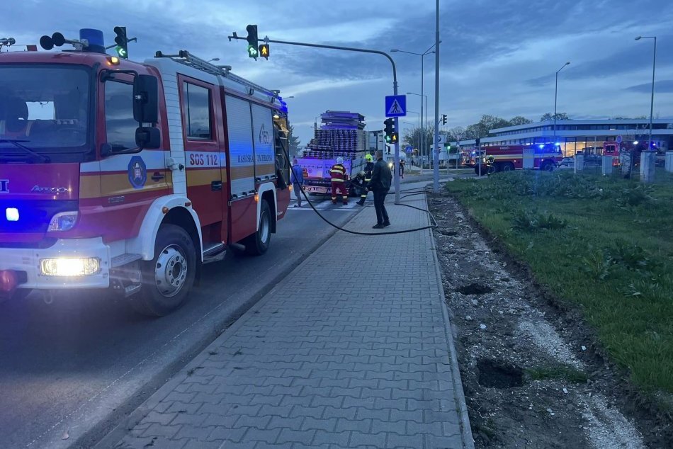 Ilustračný obrázok k článku Z kancelárie započul VÝBUCH: Milo neváhal, vzal hasiaci prístroj a utekal k požiaru