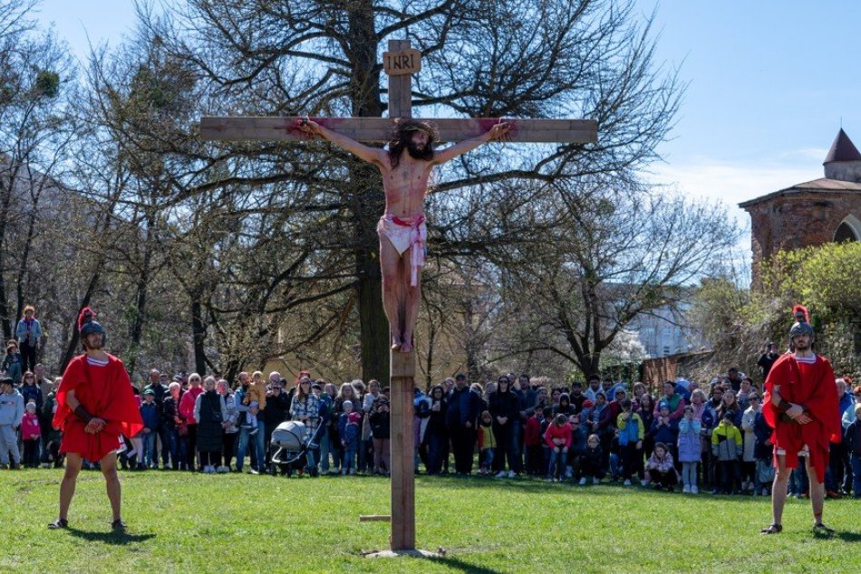 Ilustračný obrázok k článku Veriaci v Prešove vytvorili REKORD: Na živú krížovú cestu prišlo NAJVIAC ľudí, FOTO