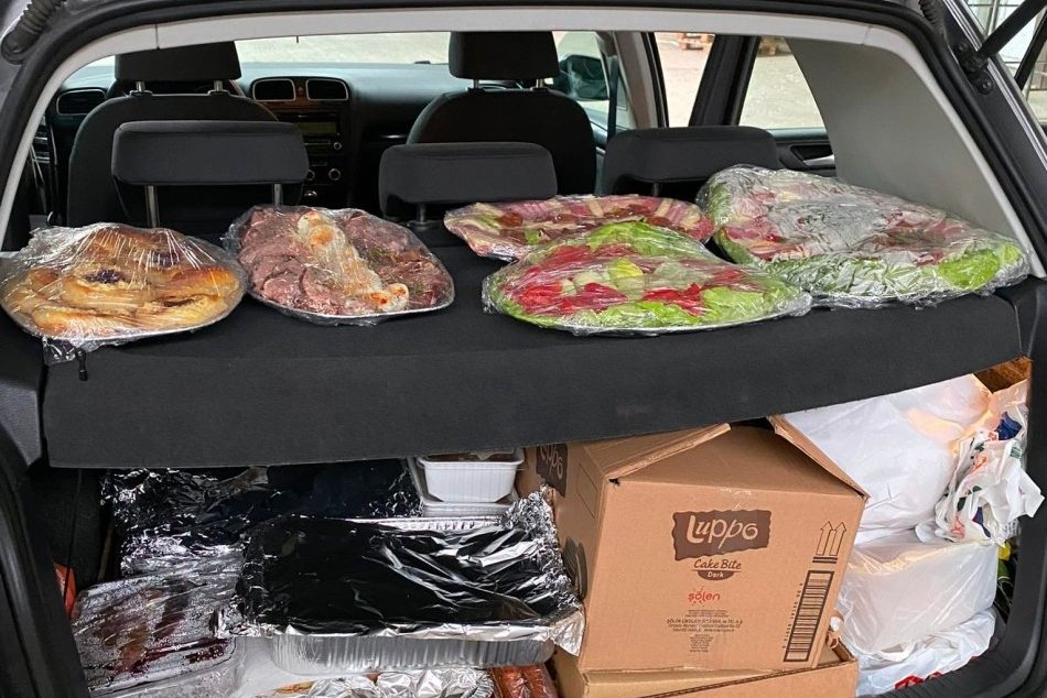 Ilustračný obrázok k článku Krásne gesto: Ľudia sa podelili o veľkonočné dobroty, potešili aj bezdomovcov v Nitre