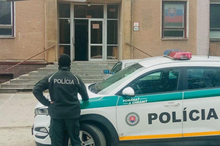 Ilustračný obrázok k článku To tu ešte nebolo: V Poprade sa bili 2 ženy, jedna druhú udierala SKLENENOU fľašou