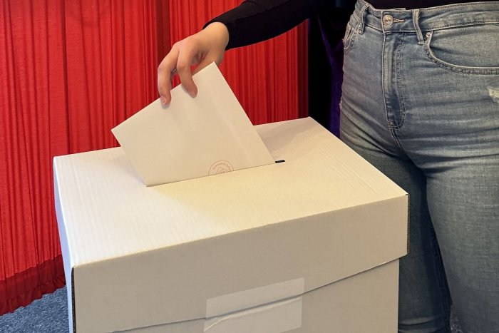 Ilustračný obrázok k článku Ďalší PROBLÉM: Členka volebnej komisie odvolila aj za INÚ osobu