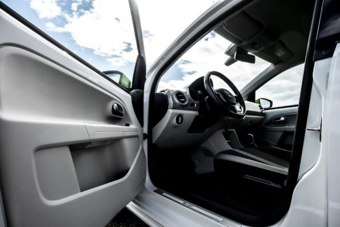 Ilustračný obrázok k článku Ďalšia NOVINKA z dielne Bruselu: Vodičom chce PRIKÁZAŤ, ako majú otvárať dvere auta!