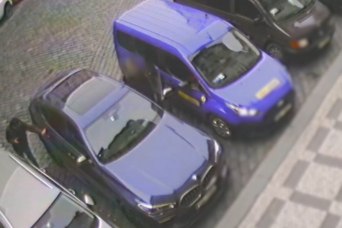 Ilustračný obrázok k článku Muž z náhodne vytipovaného auta ukradol igelitku: TOTO nečakal, našiel v nej hotový poklad!