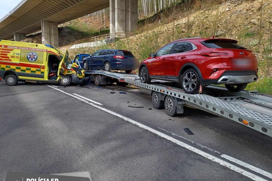 Ilustračný obrázok k článku Polícia vyšetruje TRAGICKÚ zrážku: Prečo prešiel vodič sanitky do PROTISMERU? FOTO