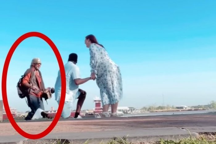 Ilustračný obrázok k článku Romantika sa v sekunde zmenila na TRAPAS: Žiadosť o ruku POKAZIL bezdomovec, VIDEO