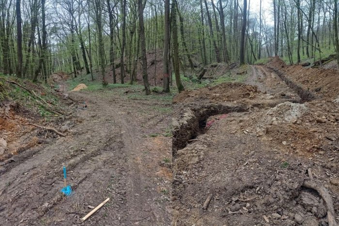 Ilustračný obrázok k článku Turistku šokovala rozkopaná cesta v Huntáckej doline: Čo sa tam deje?