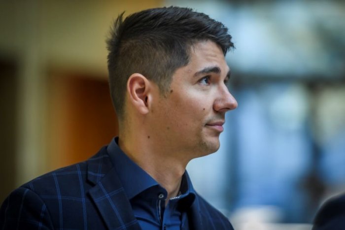 Ilustračný obrázok k článku VIDEO: Verbálny VULGÁRNY útok na poslanca Erika Kaliňáka! Brániť musel aj svoju manželku