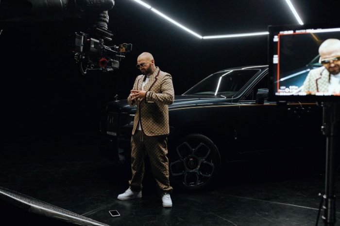 Ilustračný obrázok k článku Čo robil Rytmus na úrade vlády? Raper zverejnil číslo novinára, ktorý sa o to zaujímal