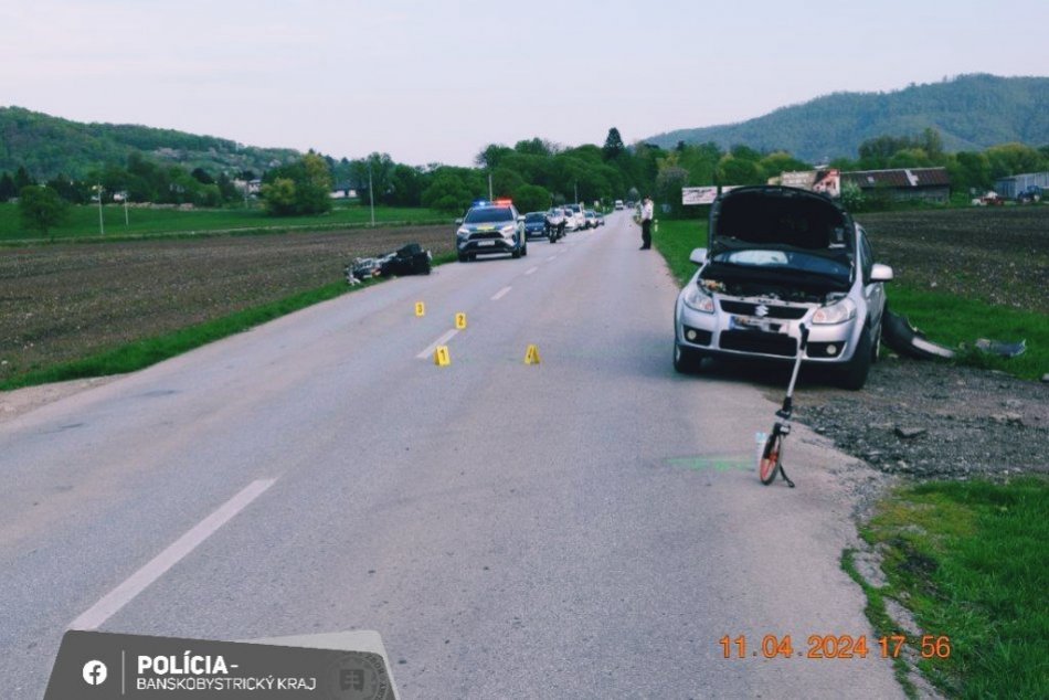 Ilustračný obrázok k článku VÁŽNA nehoda na Gemeri: Motocyklista VRAZIL do auta, skončil v nemocnici, FOTO