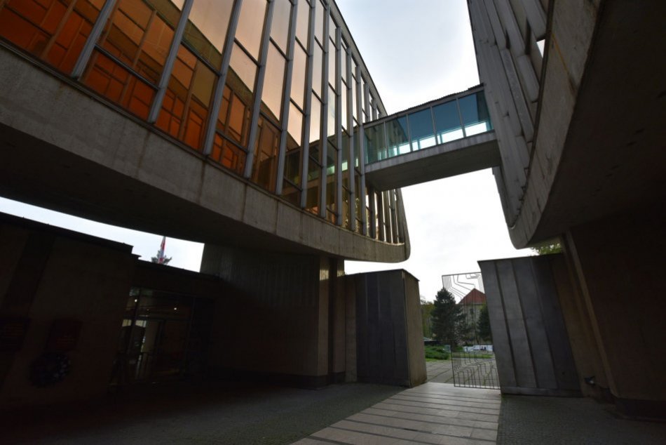 Ilustračný obrázok k článku Pamätník SNP chcú REKONŠTRUOVAŤ: Do objektu zateká a PROBLÉM robí aj slnko, FOTO