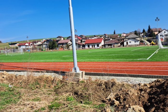 Ilustračný obrázok k článku Problém Raslavíc trvá, dotáciu chce vrátiť aj Prešovská župa. Uviedli nás do omylu, tvrdí