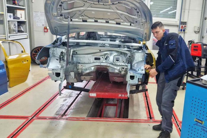 Ilustračný obrázok k článku Príkladne reprezentuje školu aj mesto: Prešov má najlepšieho karosára Slovenska!