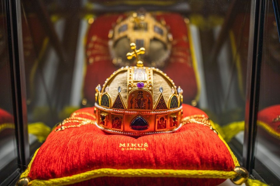 Ilustračný obrázok k článku Do Trnavy sa vrátil vzácny klenot: Obdivovať môžete repliku uhorskej kráľovskej koruny