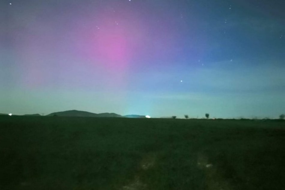 Ilustračný obrázok k článku Slováci opäť pozorovali POLÁRNU žiaru: Vychutnať si ju mohli najmä východniari, FOTO
